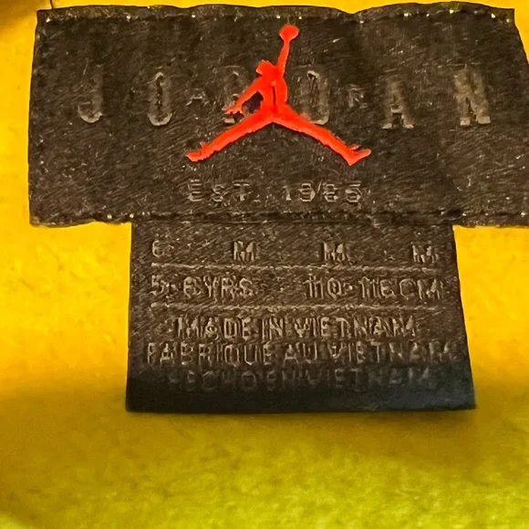 Girls black & yellow JORDAN hoodie size youth medium NWT - Picture 3 of 4